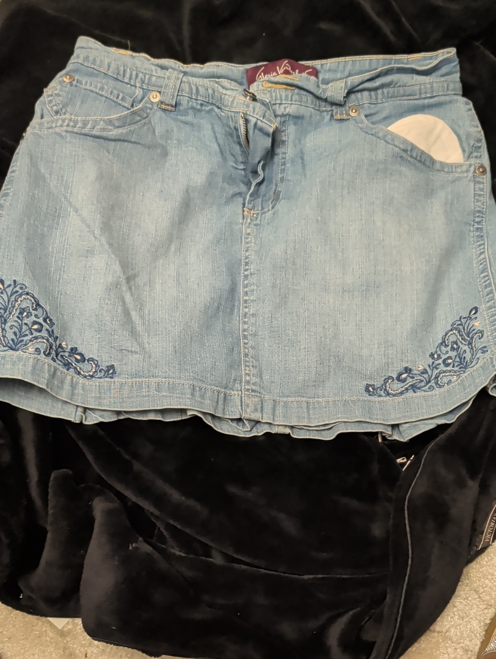 Gloria Vanderbilt Light Blue Denim Skirt with Maroon Label